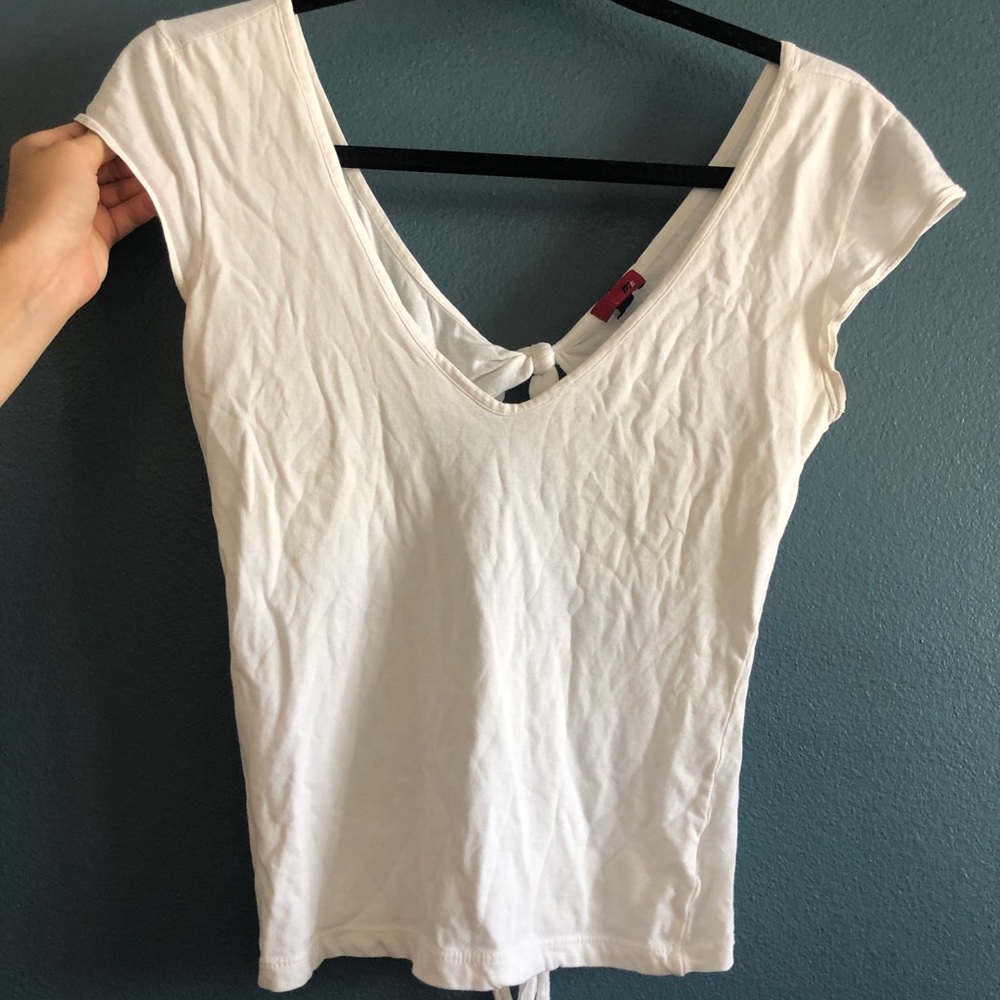 Cute tie ripped shirt